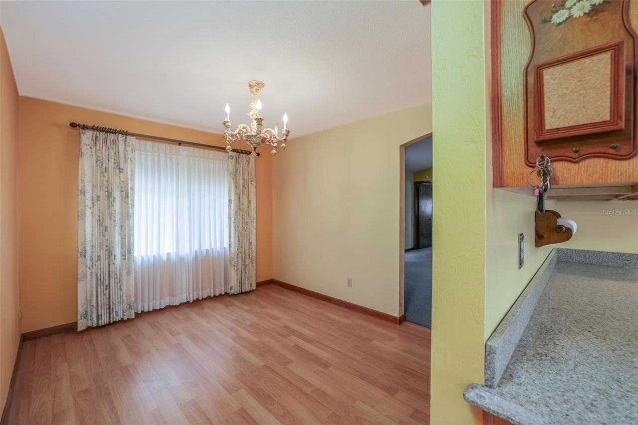 Photo 13 of 20: Formal Dining Room