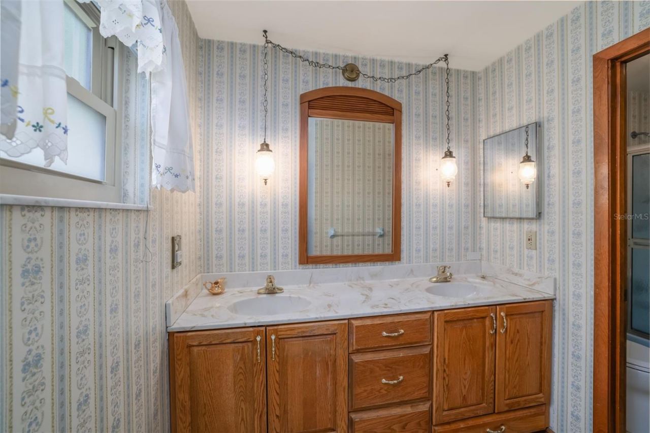Photo 19 of 20: Primary Bathroom