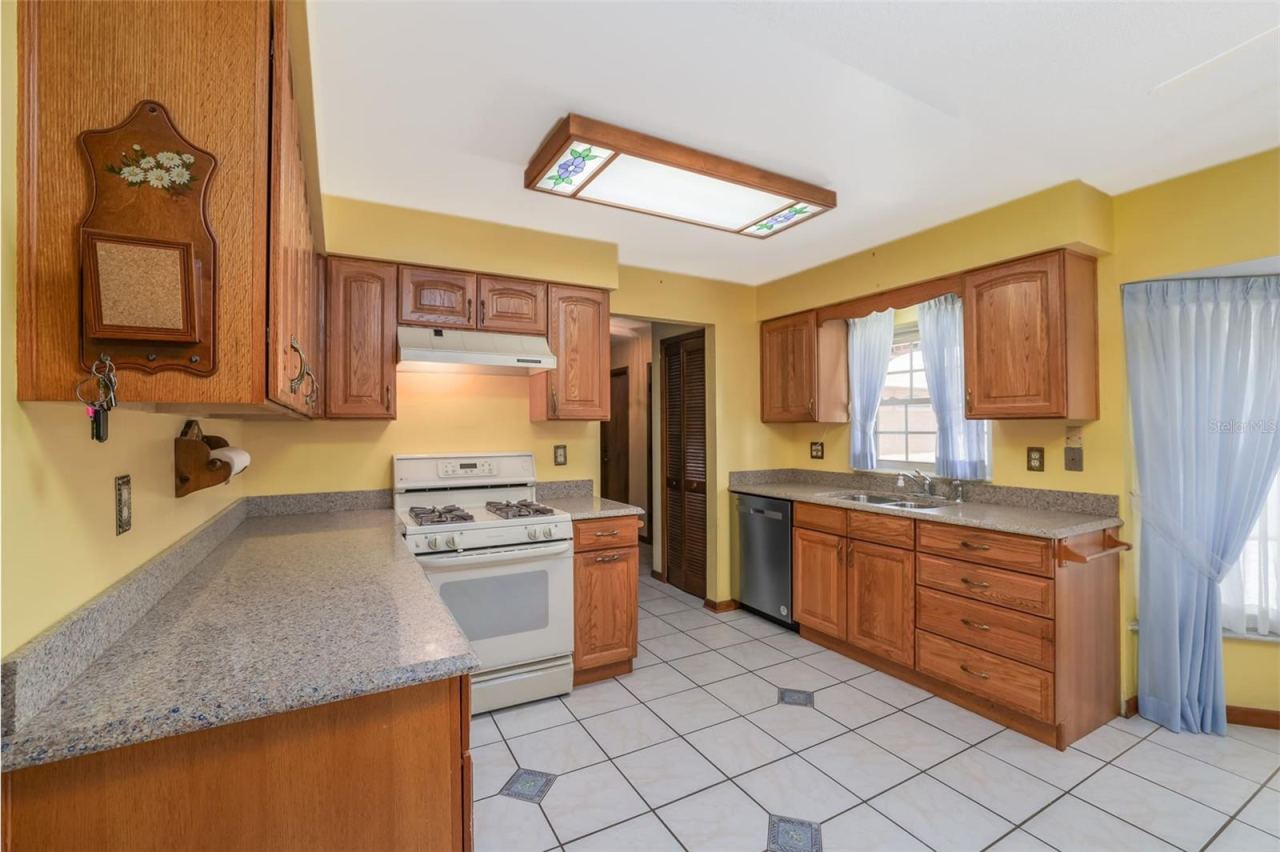 Photo 11 of 20: Kitchen