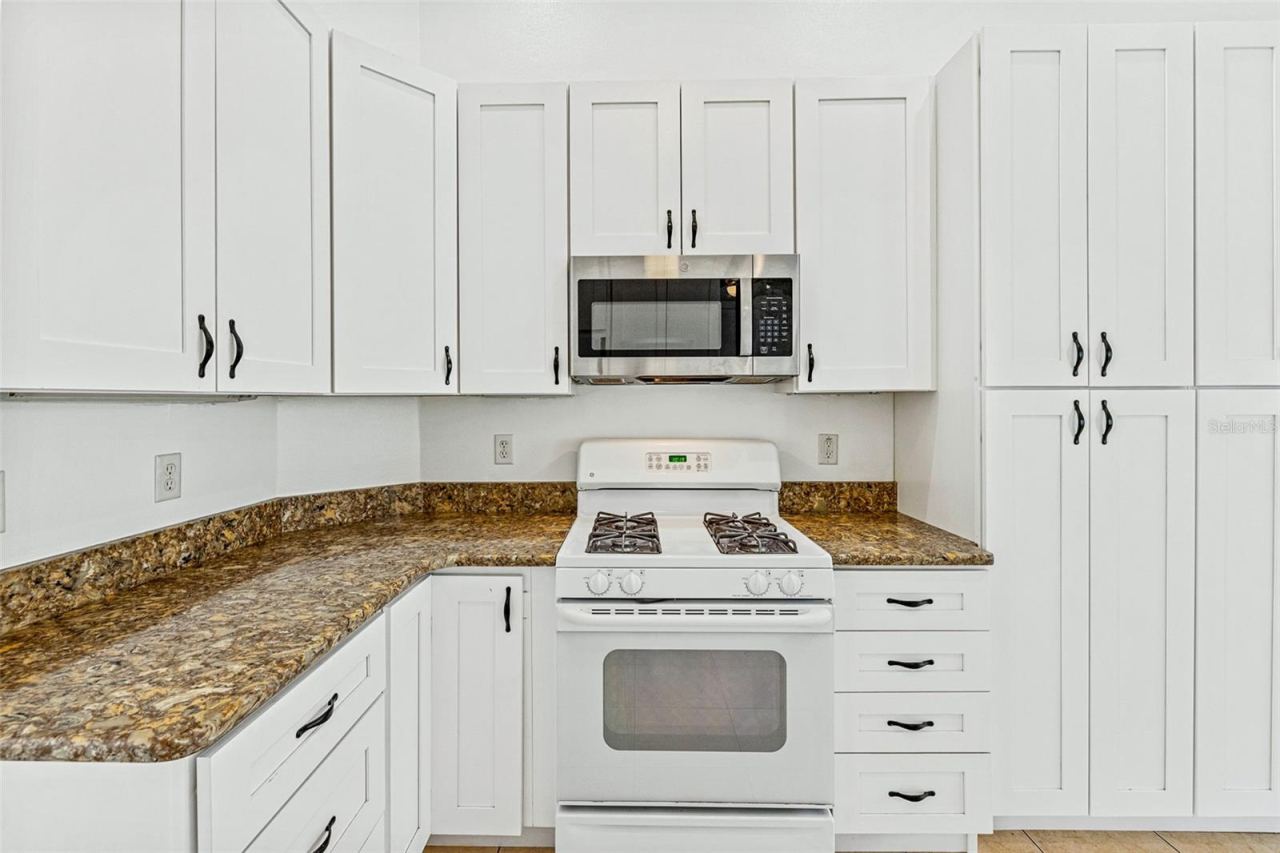 Photo 7 of 20: Natural Gas stove