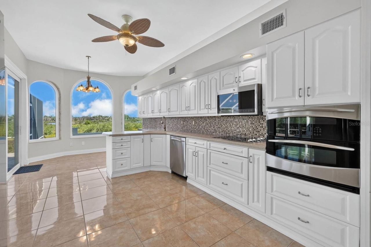 Photo 20 of 20: Expansive Kitchen With Storage