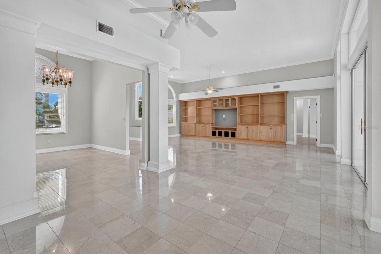 Photo 15 of 20: Spacious Living and Dining Areas