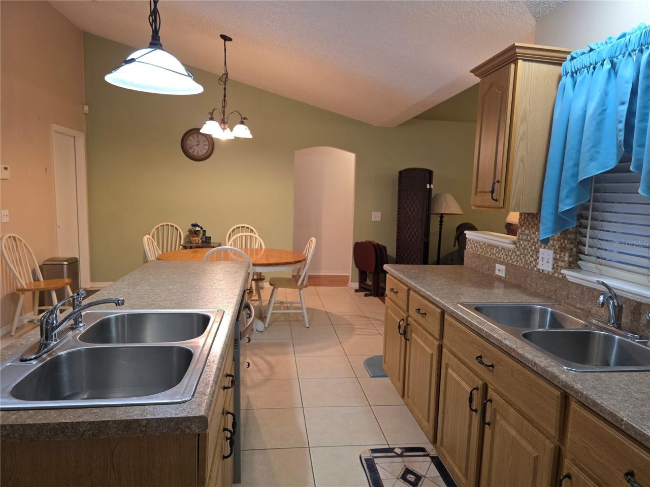 Photo 14 of 20: 2 Double Sinks
