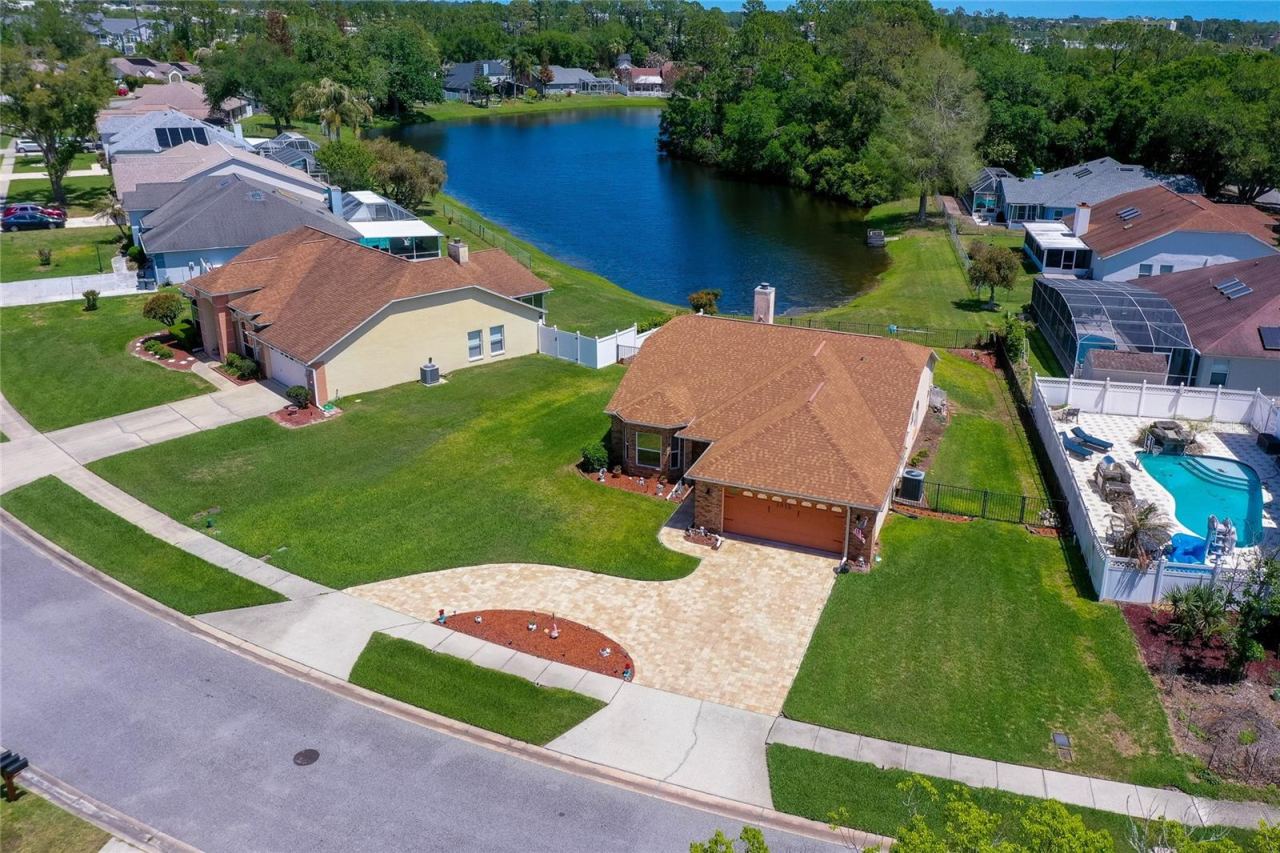 Photo 1 of 20: 1312 N Wembley Circle, circular pavered driveway, tranquil setting