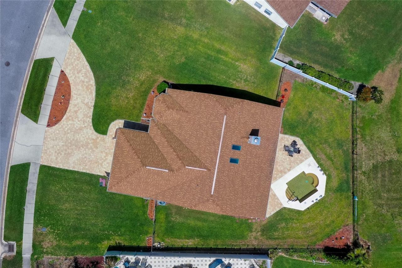 Photo 11 of 20: Roof 2018