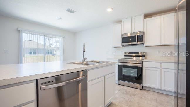 Photo 12 of 20: Model home - actual features may vary.