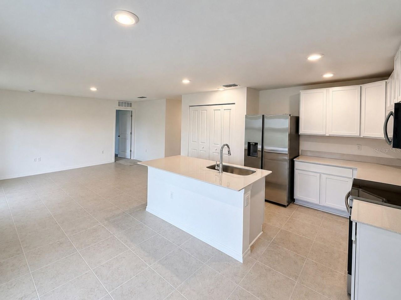 Photo 5 of 20: Large Island, Stainless Appliances