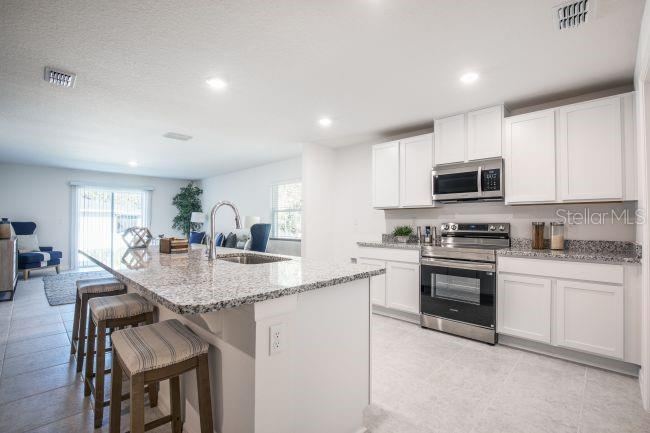 Photo 13 of 20: Model home - actual features may vary.