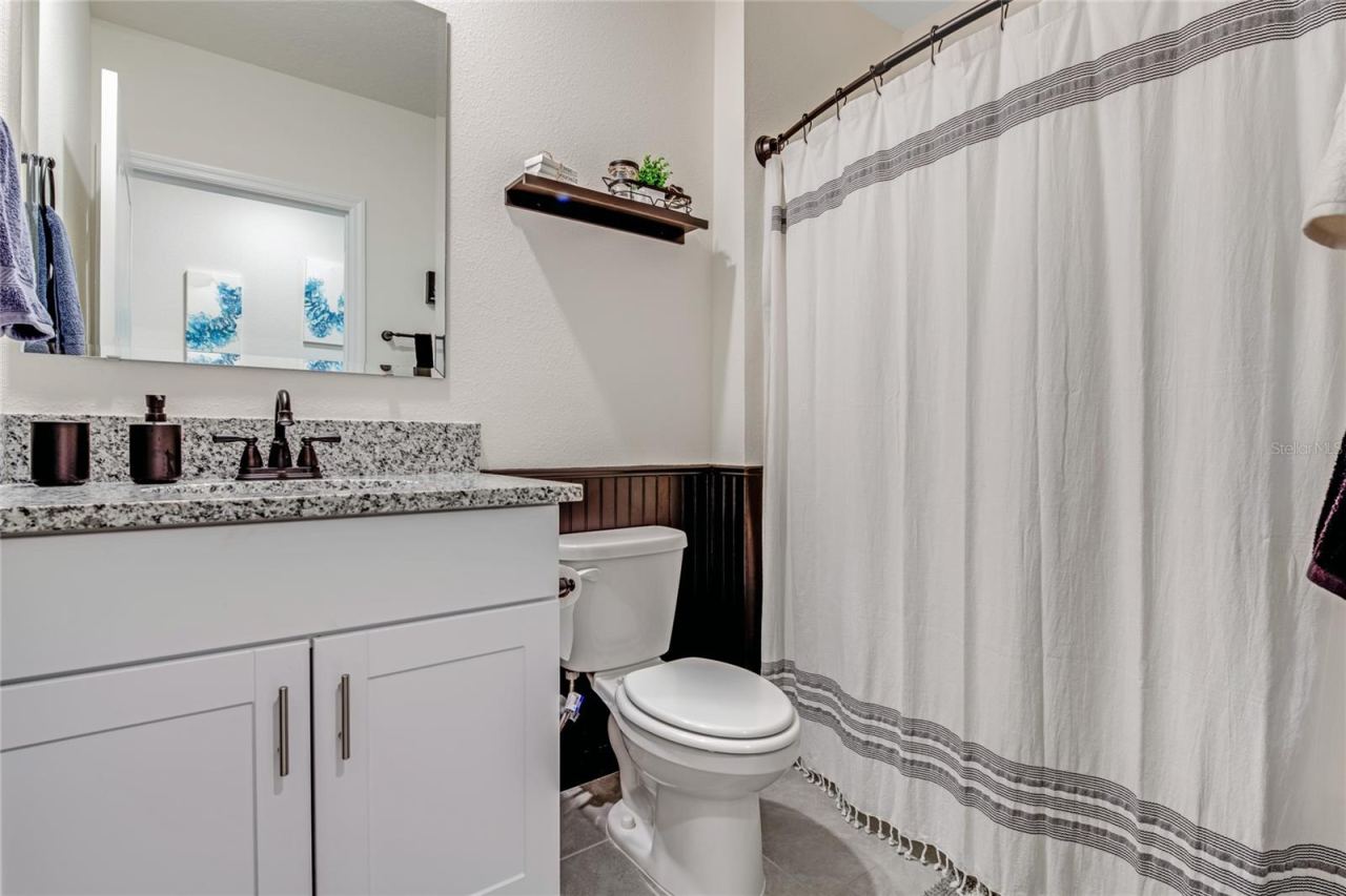 Photo 19 of 20: 2nd bathroom