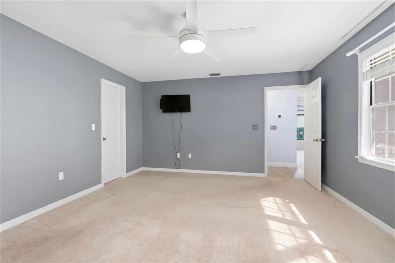 Photo 17 of 20: Primary Bedroom