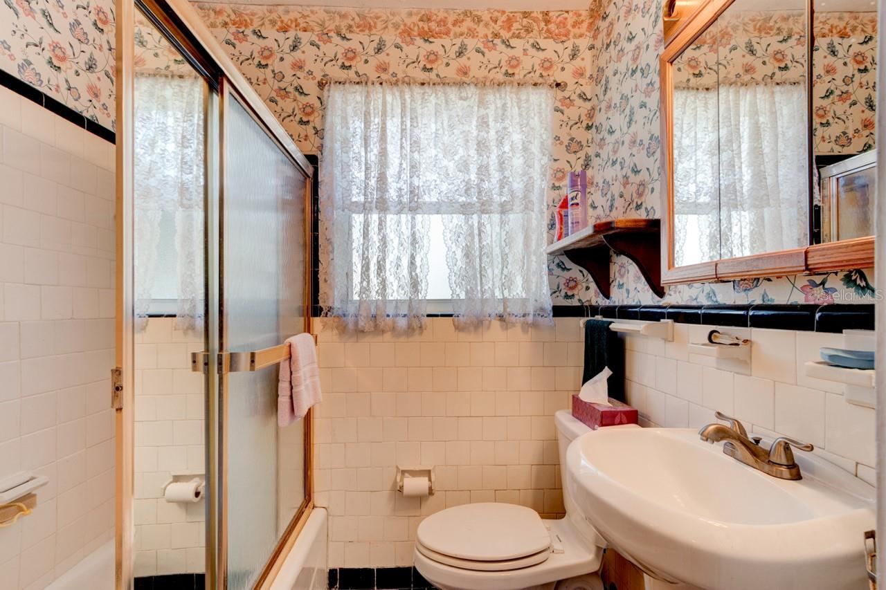 Photo 12 of 20: Bathroom 2