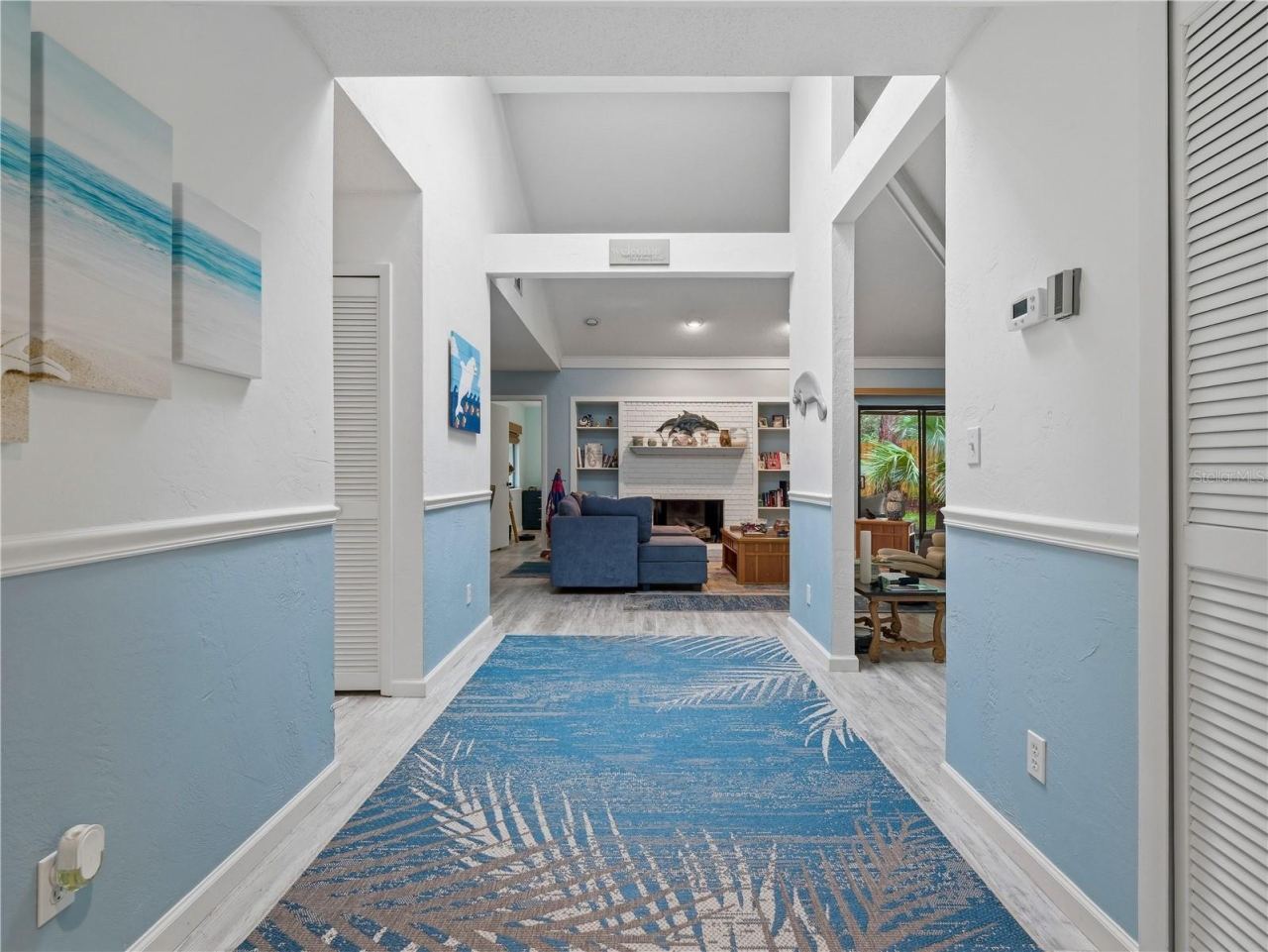 Photo 8 of 20: Entranceway View 2