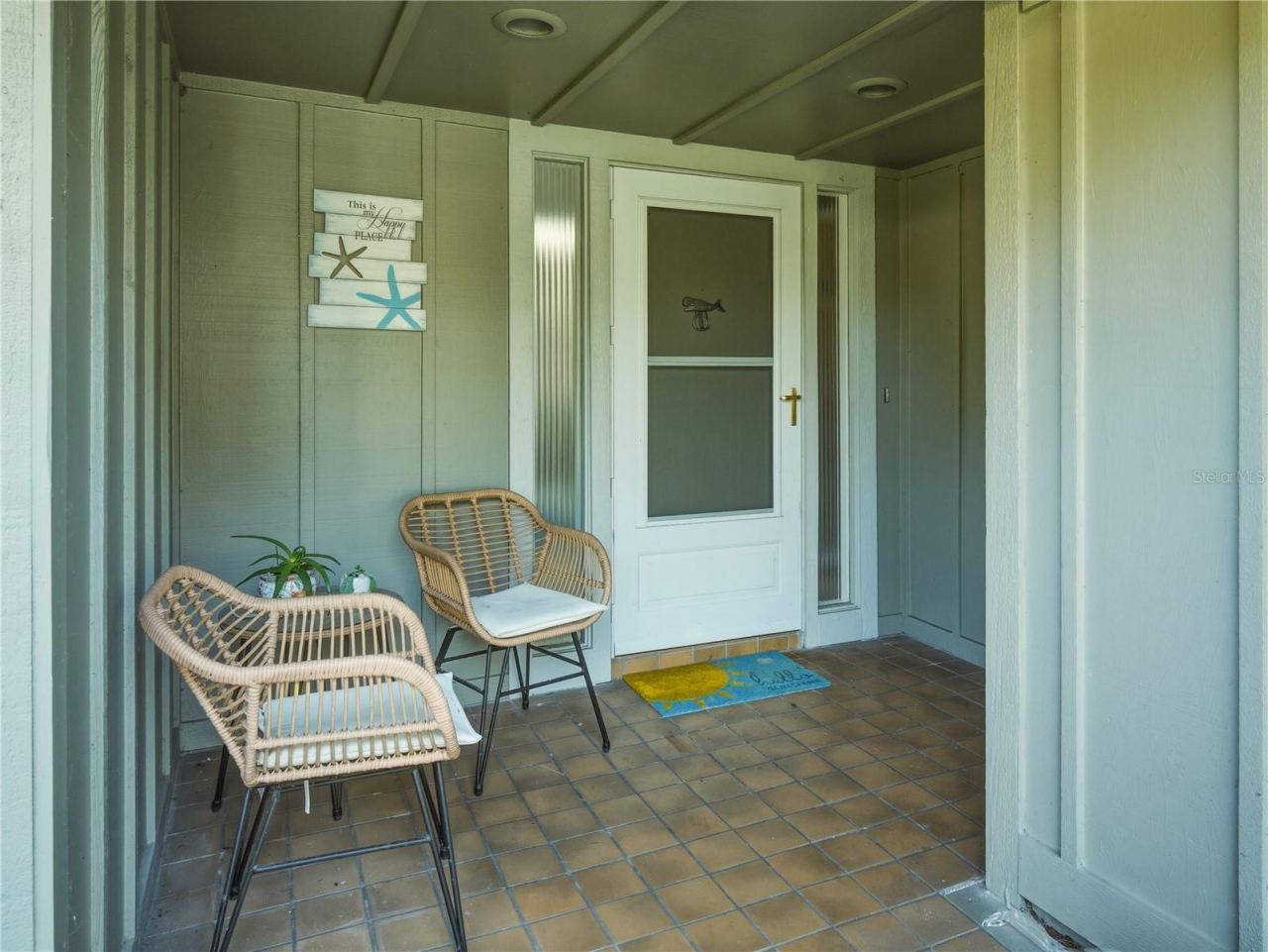 Photo 3 of 20: Exterior Entrance way