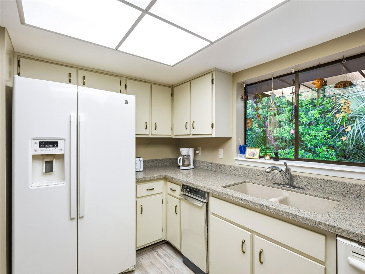Photo 14 of 20: Kitchen View 2