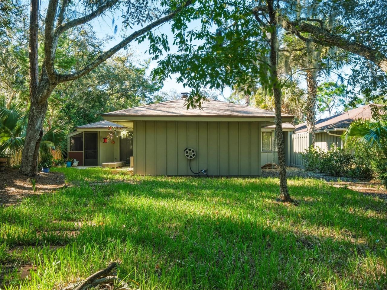 Photo 4 of 20: Exterior Rear