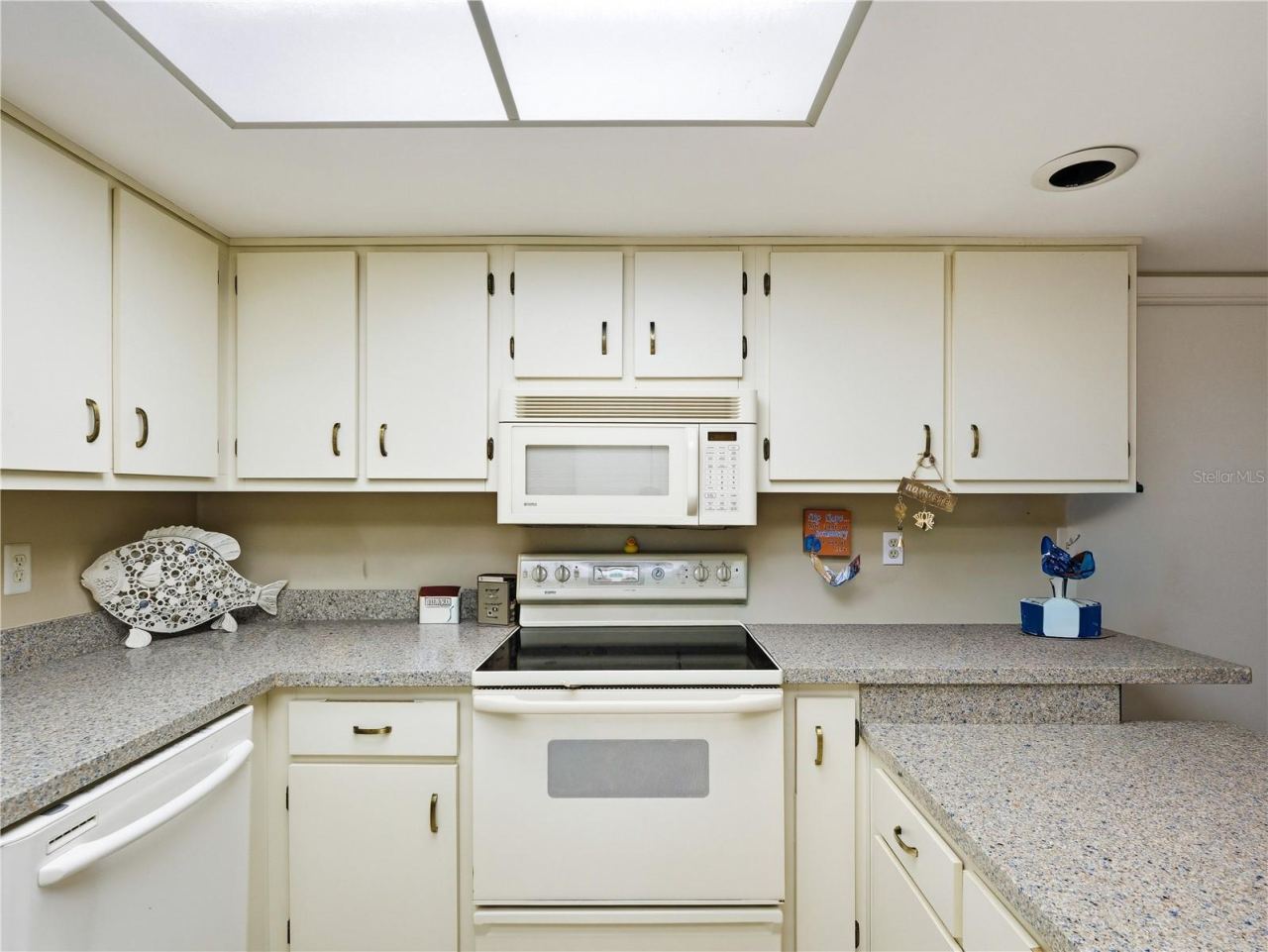 Photo 13 of 20: Kitchen