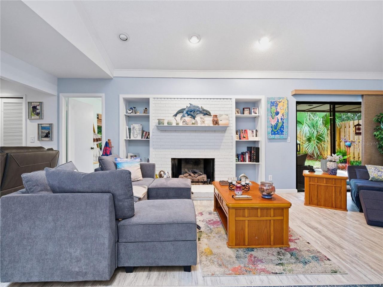 Photo 9 of 20: Living Room