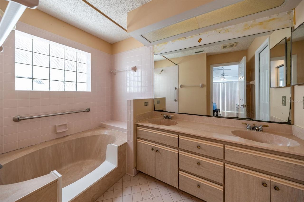 Photo 12 of 20