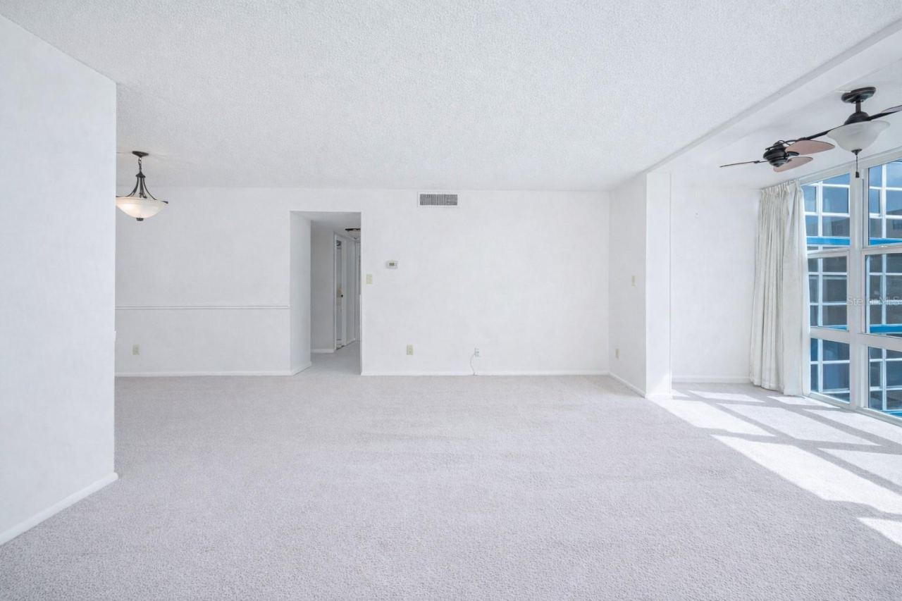 Photo 5 of 20: LIVING ROOM