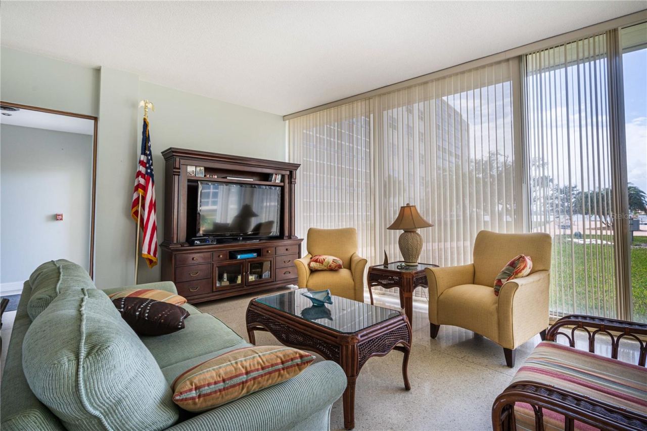 Photo 18 of 20: SOCIAL AREA, TV AREA