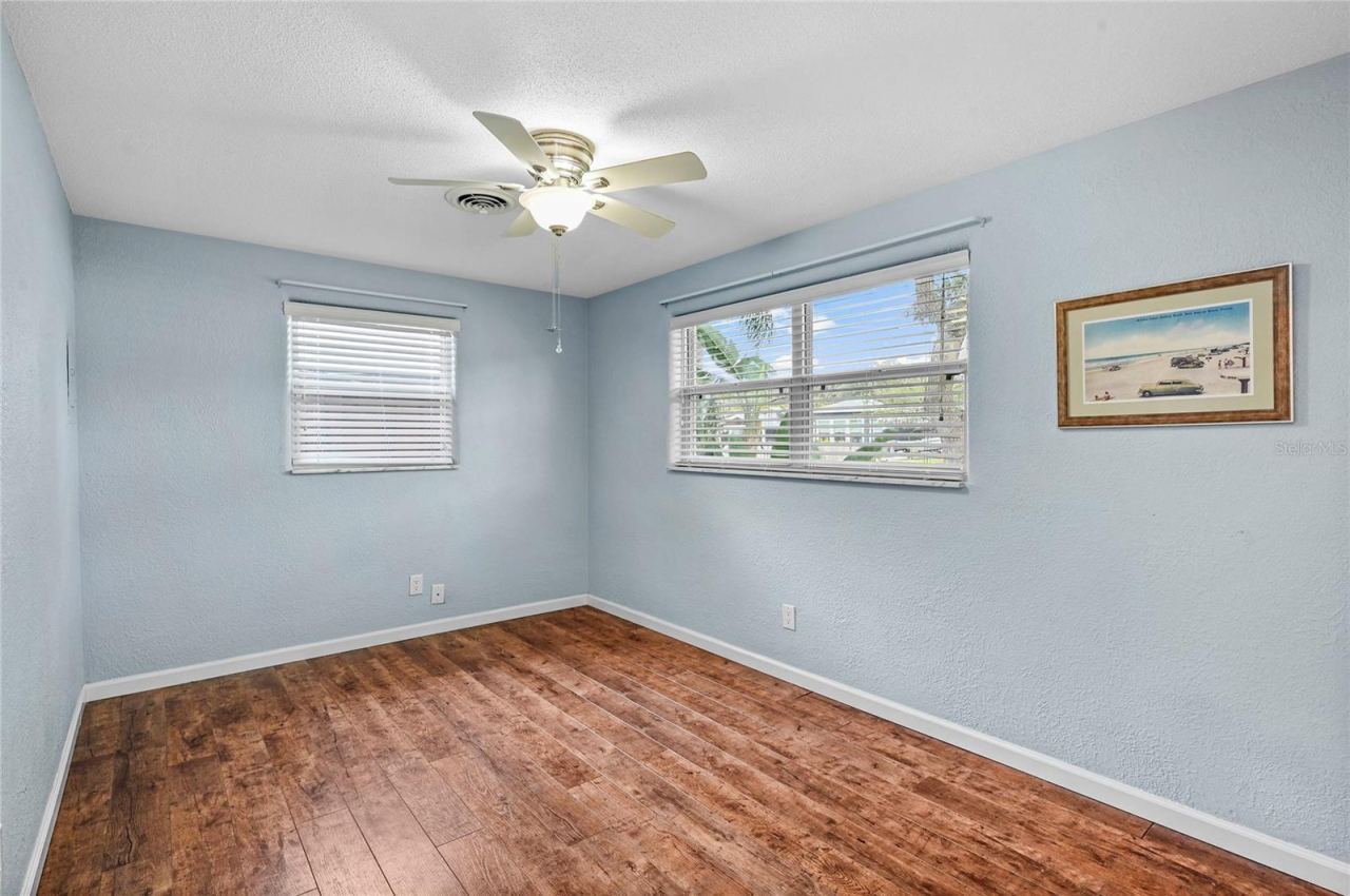 Photo 11 of 20