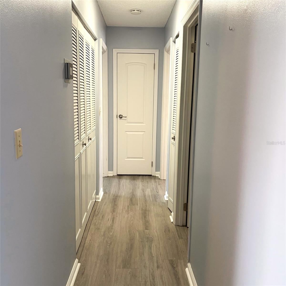 Photo 11 of 17: Hallway