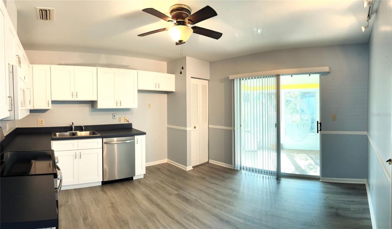 Photo 3 of 17: Eat-In Kitchen