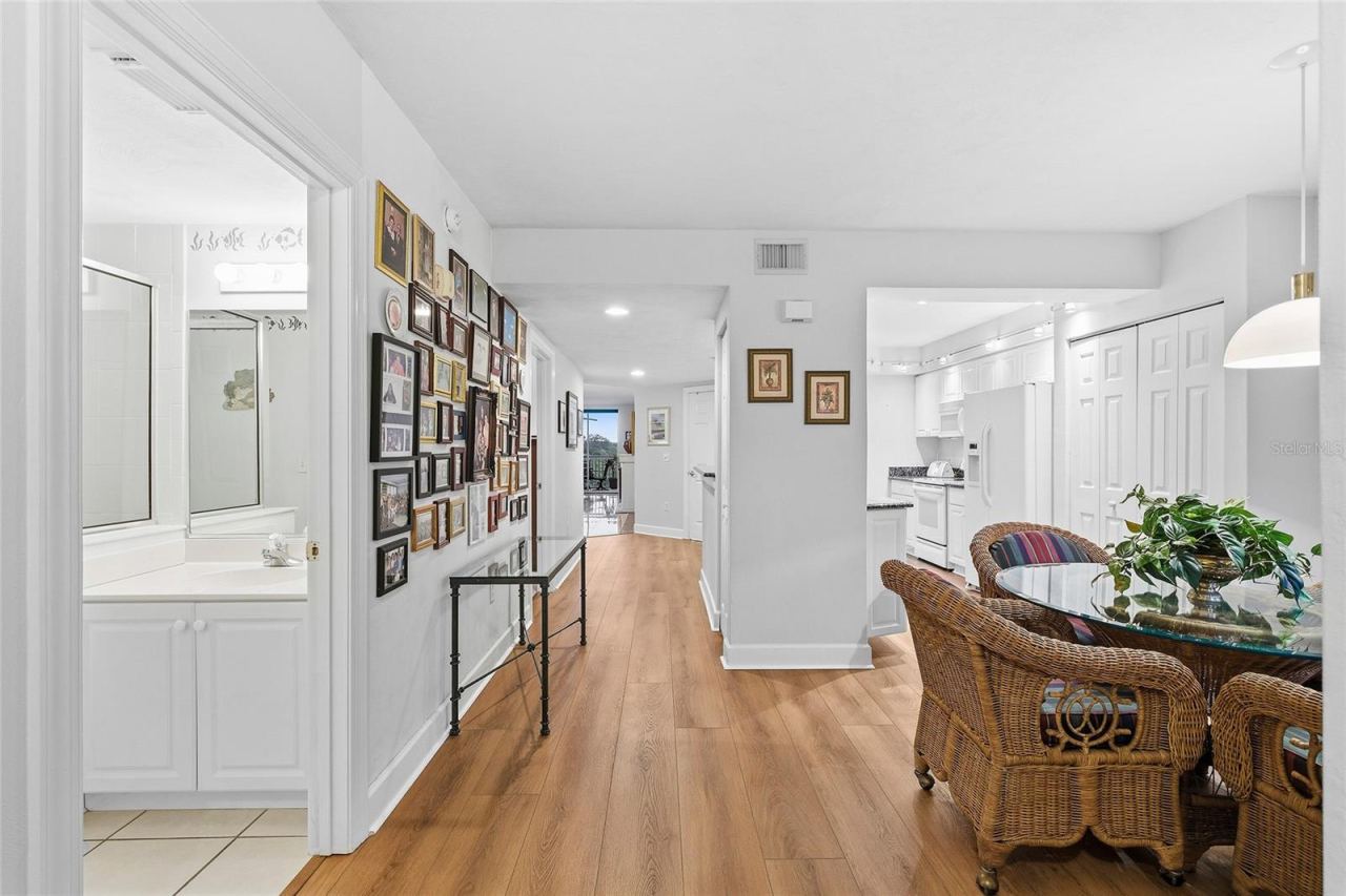 Photo 3 of 20: Welcoming Foyer
