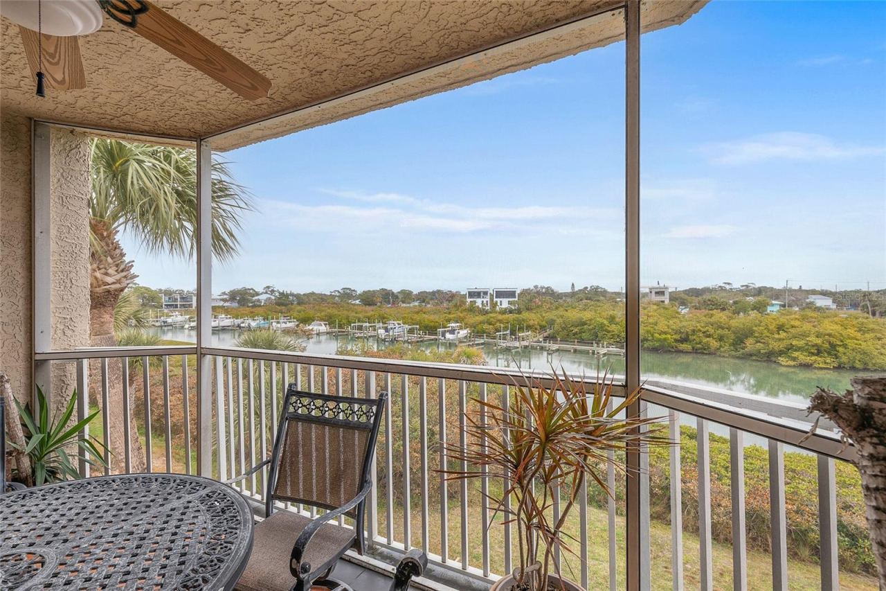 Photo 18 of 20: Panoramic Balcony View