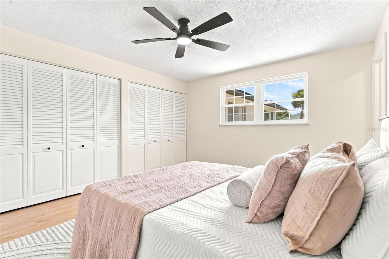 Photo 18 of 20