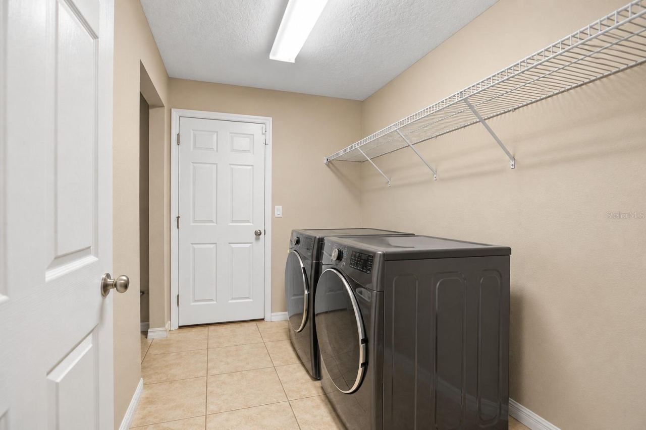 Photo 19 of 20: LAUNDRY ROOM- VIRTUALL STAGGED