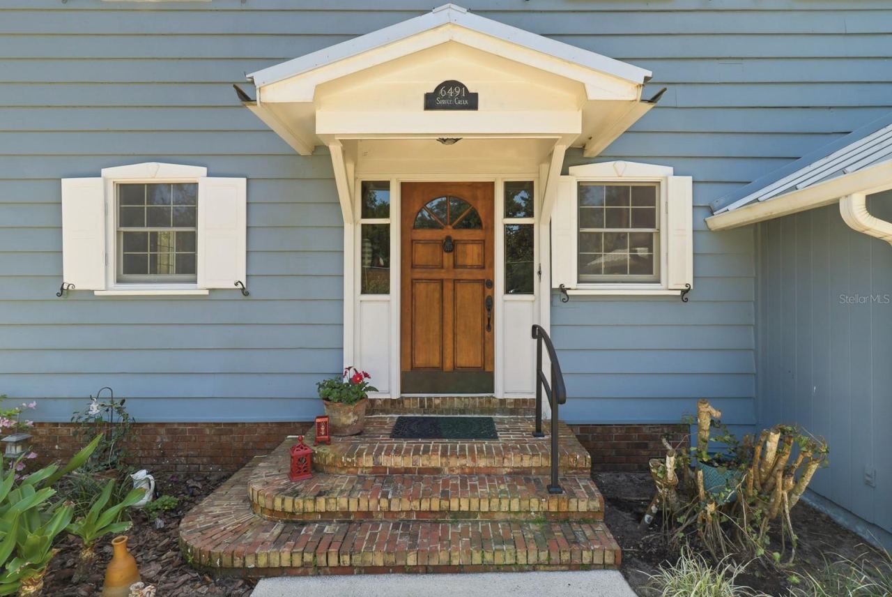 Photo 4 of 20: Welcoming front entrance