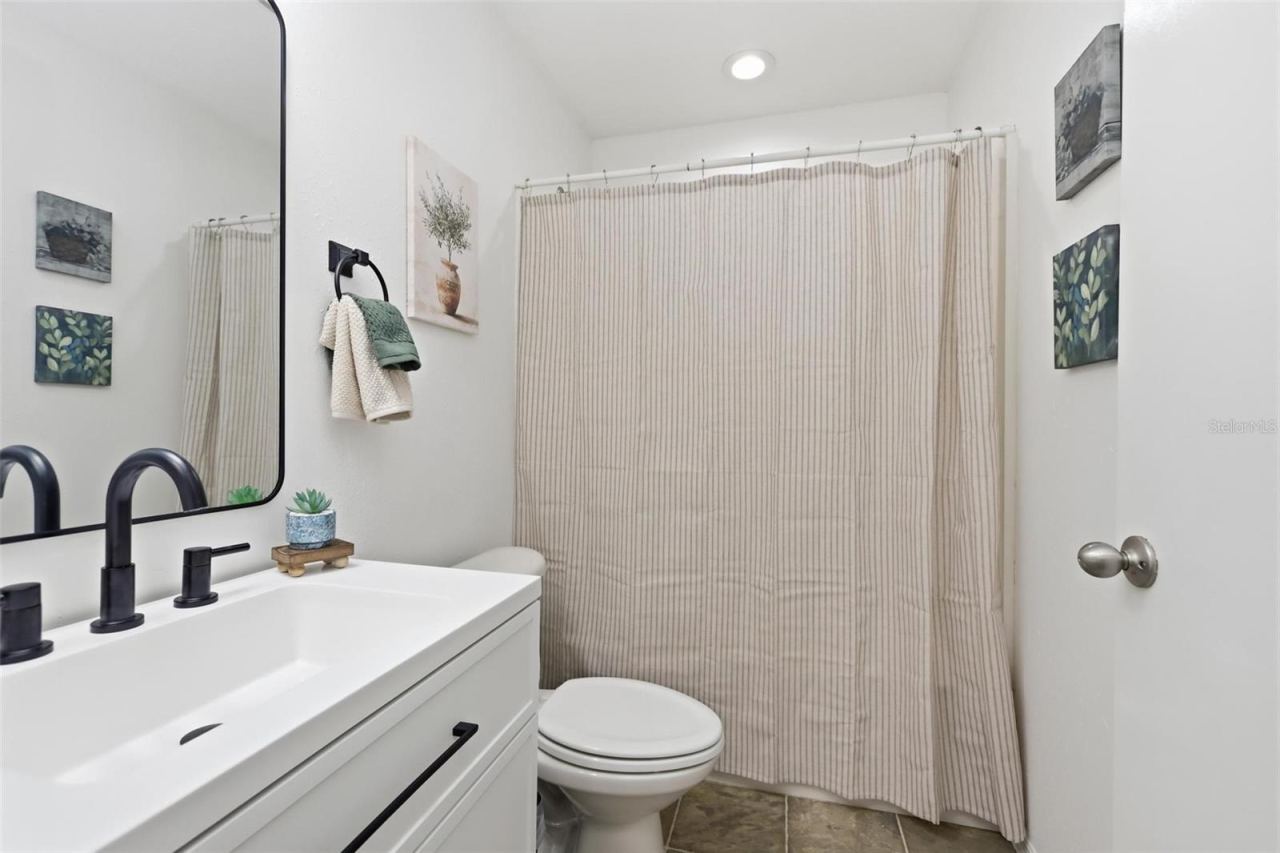 Photo 20 of 20: Newly Updated Hall Bathroom