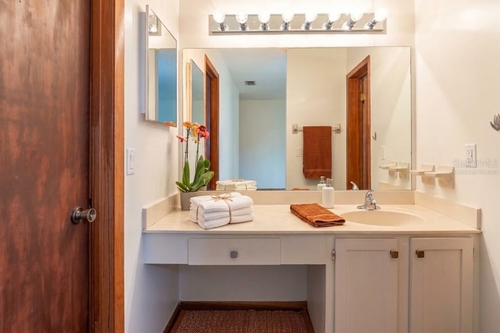 Photo 19 of 20: VIRTUALLY STAGED: Ensuite Bathroom