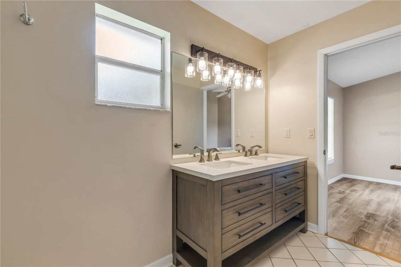 Photo 8 of 20: Master Bathroom