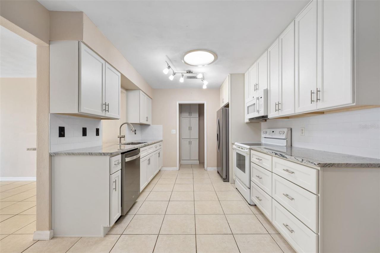 Photo 11 of 20: Brand new kitchen