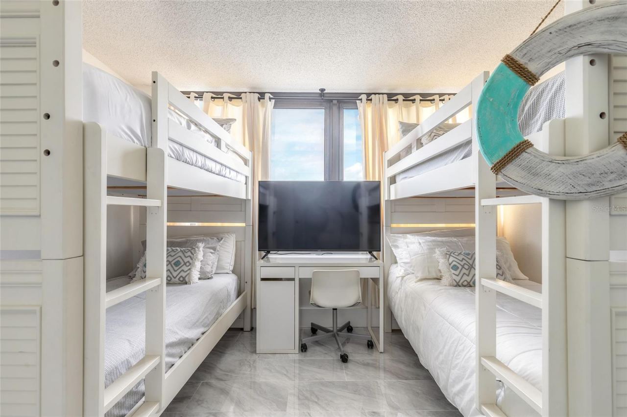 Photo 17 of 20: Guest Bedroom 1