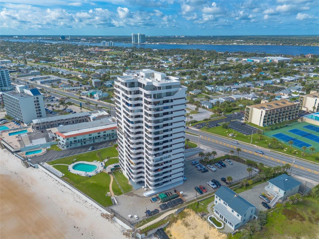 Photo 1 of 20: Oceanfront Building Horizons Condotel