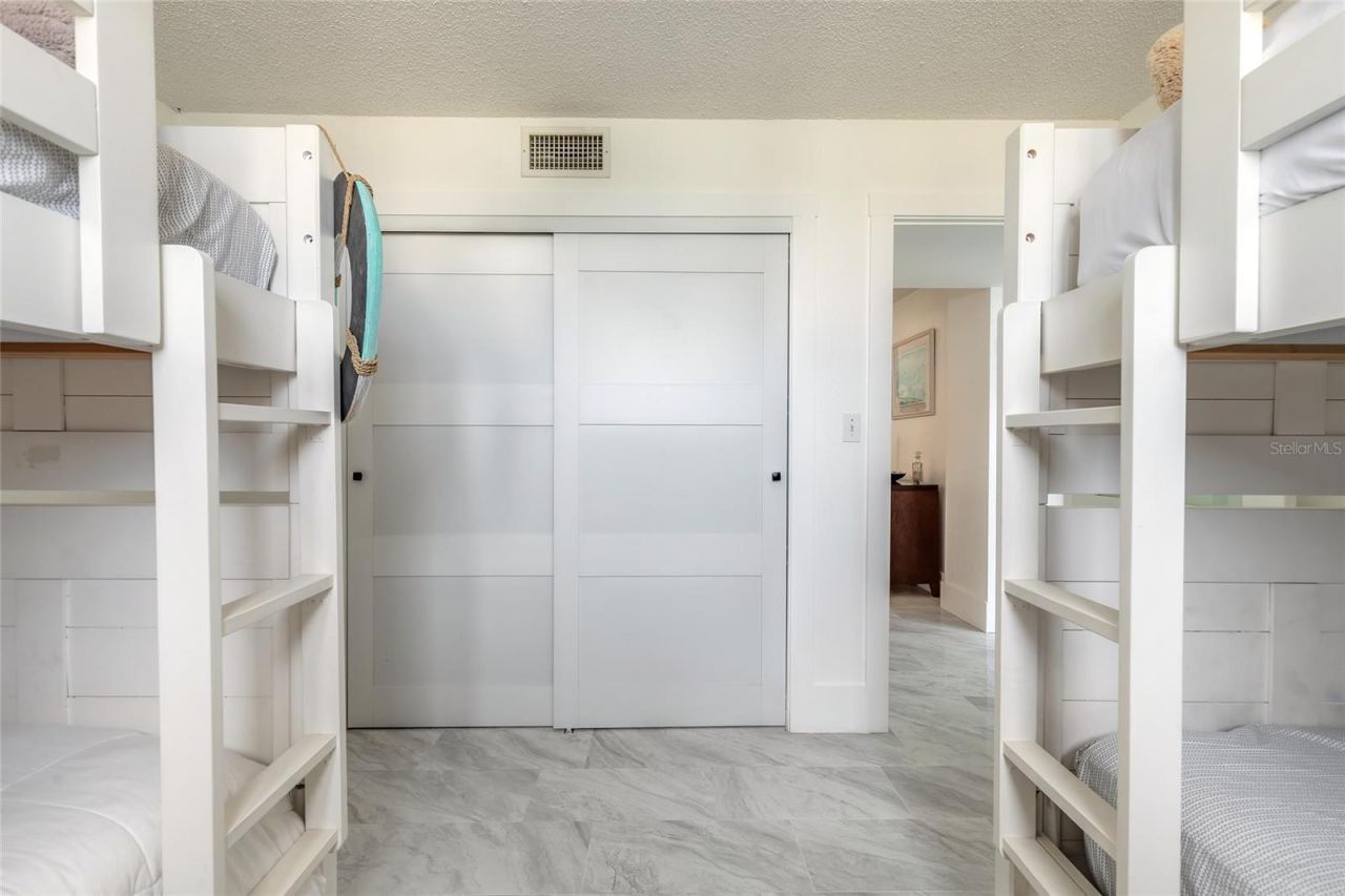 Photo 18 of 20: Guest Bedroom 1