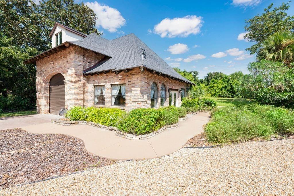 Photo 13 of 20: Two Bedroom/2 Bath Carriage House