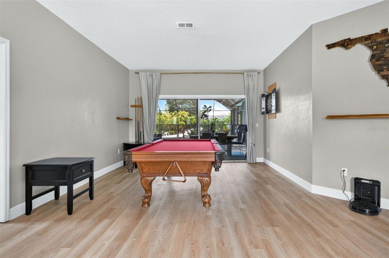 Photo 11 of 20