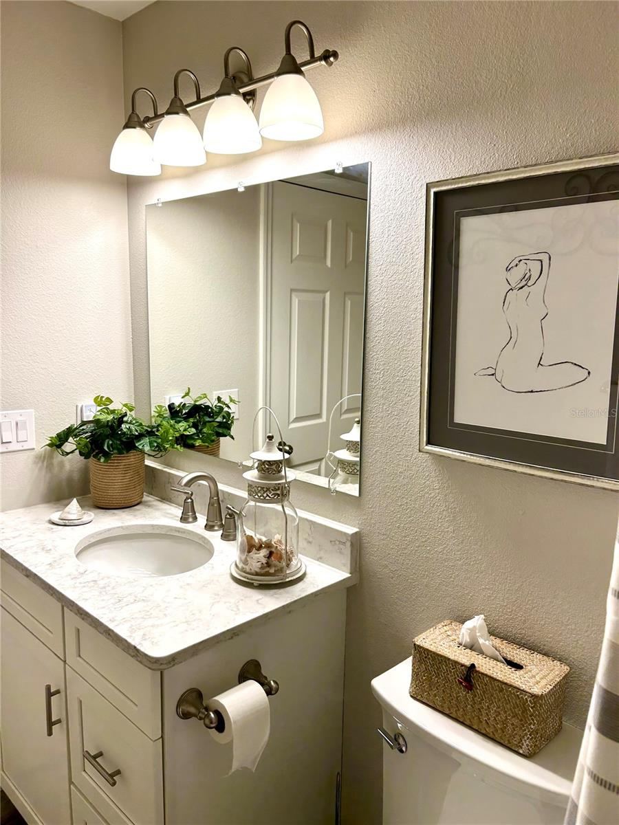 Photo 14 of 20: Guest Bathroom