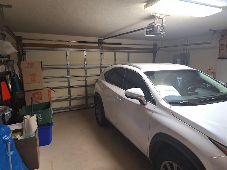 Photo 19 of 20: garage