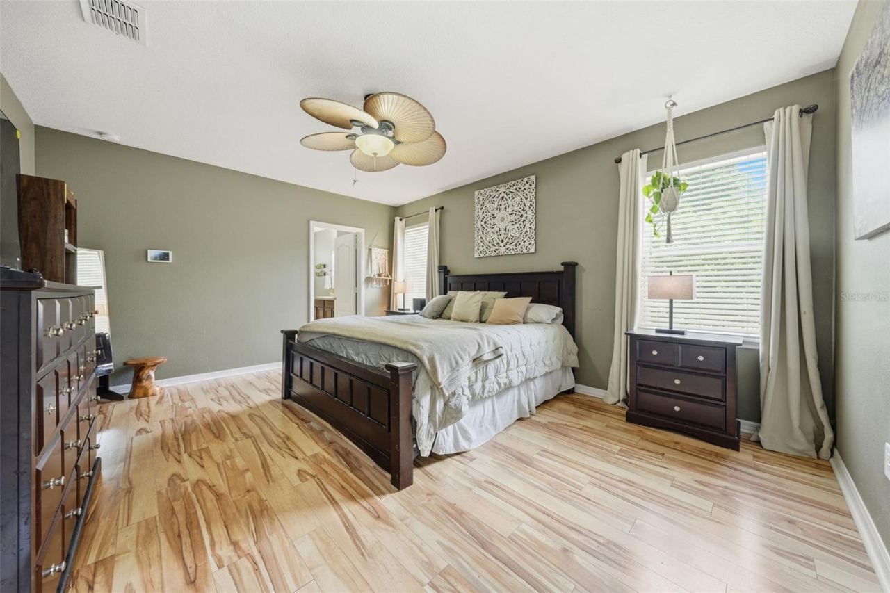 Photo 17 of 20: Primary bedroom with ensuite