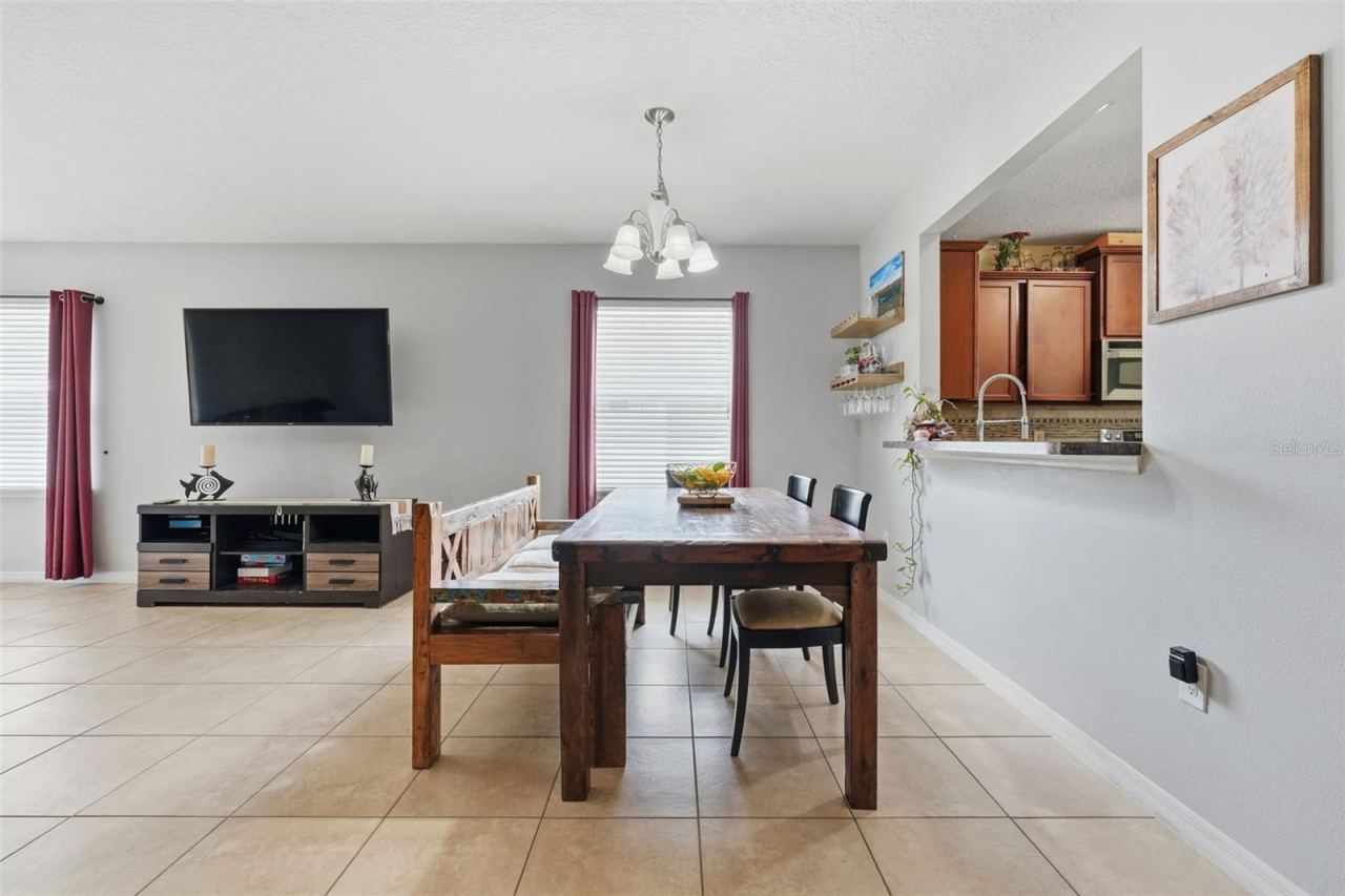 Photo 11 of 20: Easy to serve guests and family with the large kitchen pass thru