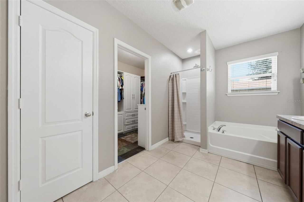 Photo 20 of 20: Primary Ensuite with soaking tub, shower, water closet, and walk-in closet