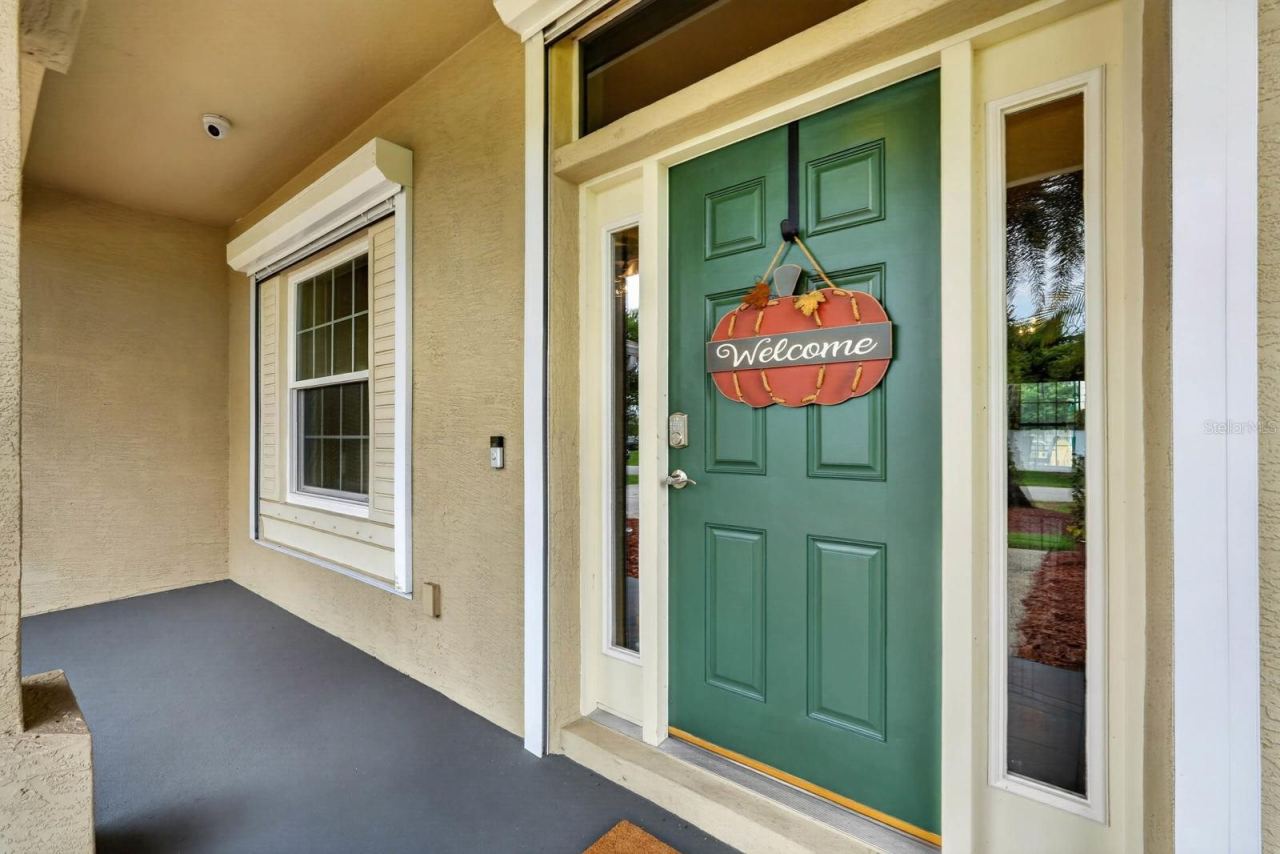 Photo 8 of 20: Front door and porch