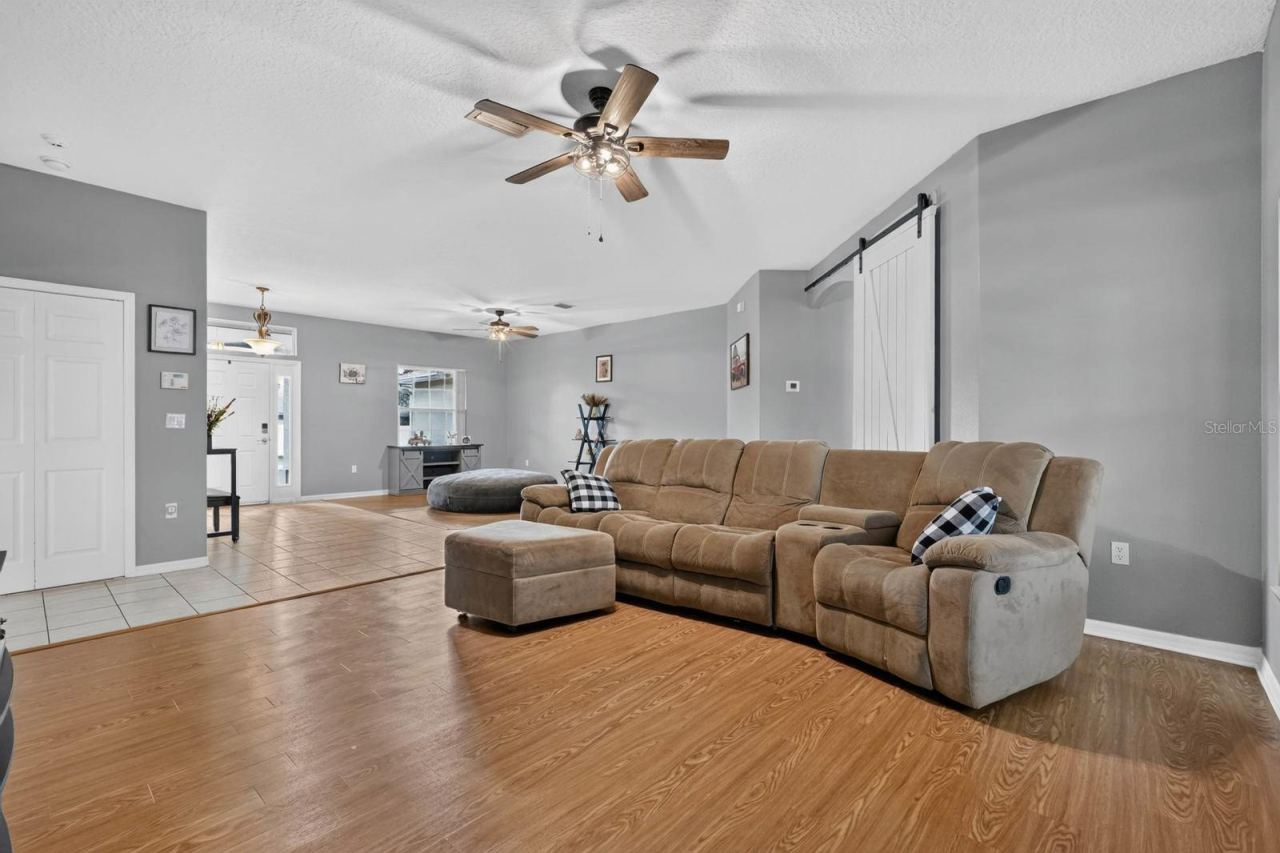 Photo 13 of 20: Front Family Room