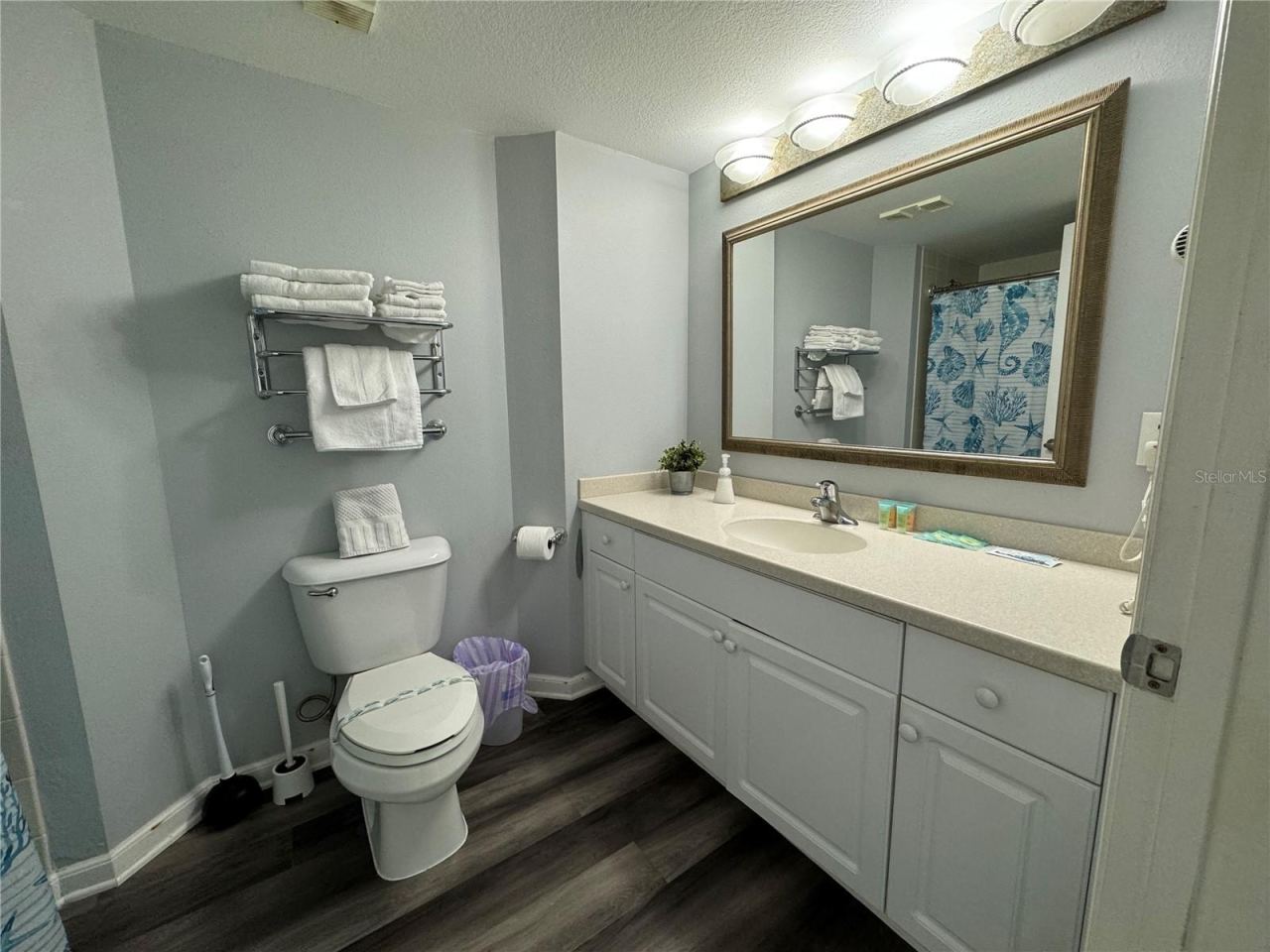 Photo 10 of 20