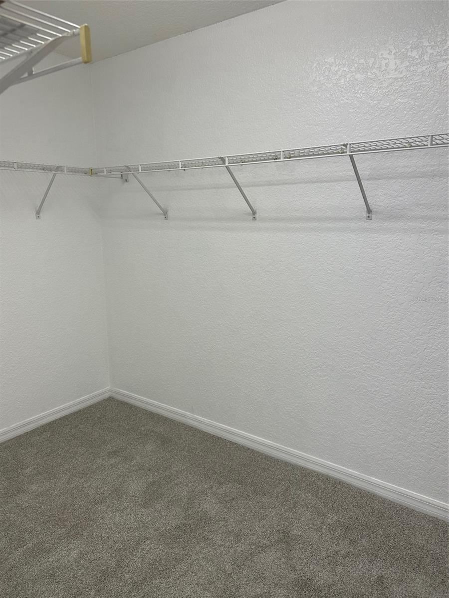 Photo 19 of 20: Large closets
